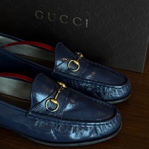 WOMAN’S GUCCI LOAFERS - 9.5